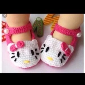 Hello Kitty baby booties